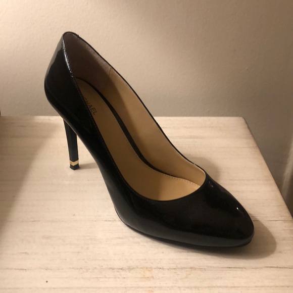 Michael Kors BRAND NEW black/gold Ashby Flex Pump - Picture 4 of 4